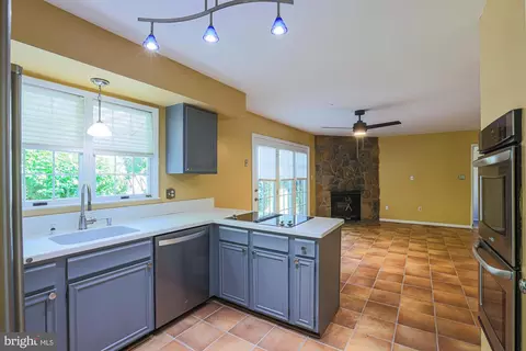 Kitchen - 5251 Candy Root Ct, Columbia, MD 21045 photo 3 of 6