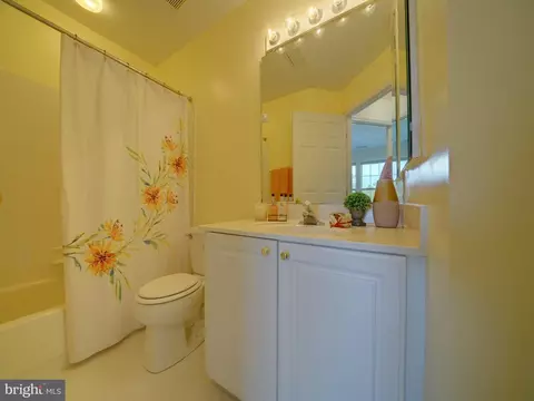 Bath - 9507 Durness Ln W, Laurel, MD 20723 photo 3 of 5