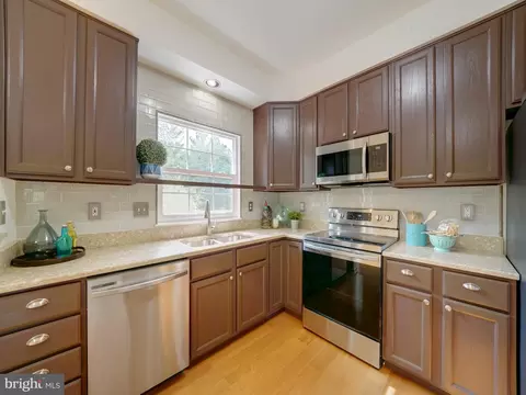 Kitchen - 9507 Durness Ln W, Laurel, MD 20723 photo 2 of 8