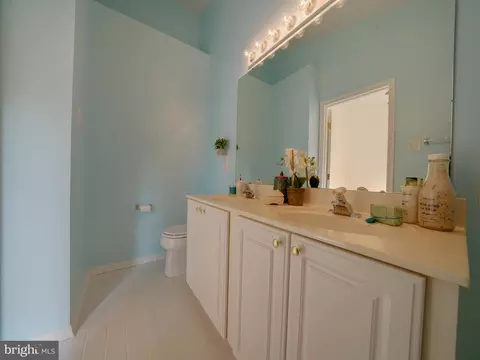 Bath - 9507 Durness Ln W, Laurel, MD 20723 photo 2 of 5