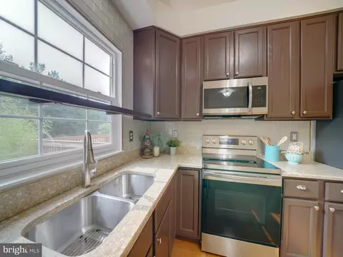 Kitchen - 9507 Durness Ln W, Laurel, MD 20723 photo 5 of 8
