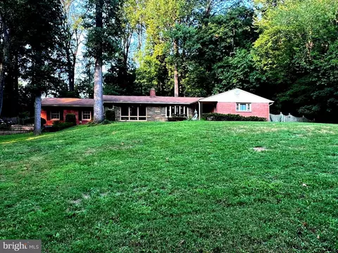 8553 Pineway Dr, Laurel, MD 20723