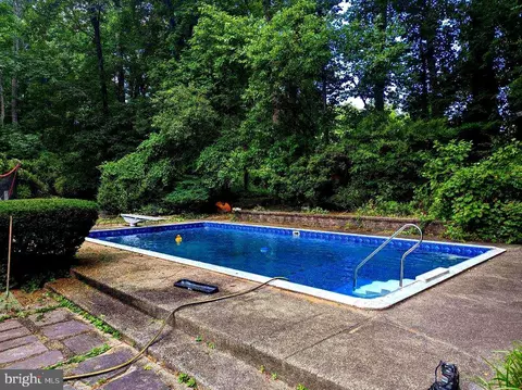 8553 Pineway Dr, Laurel, MD 20723 photo 2