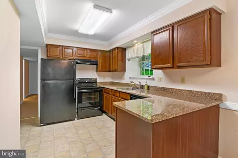 Kitchen - 7656 Sweet Hours Way, Columbia, MD 21046 photo 9 of 10