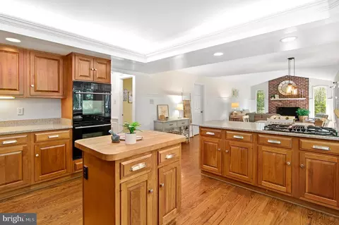 Kitchen - 7656 Sweet Hours Way, Columbia, MD 21046 photo 5 of 10