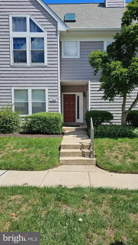 7742 Mayfair Cir, Ellicott City, MD 21043