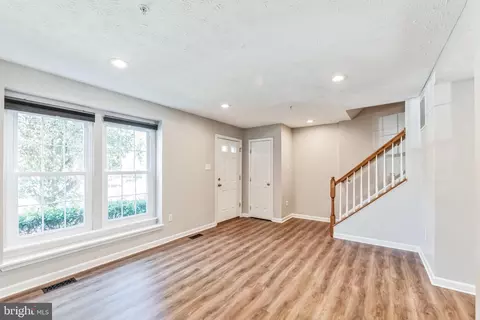 8728 Cresthill Ct, Laurel, MD 20723 photo 4