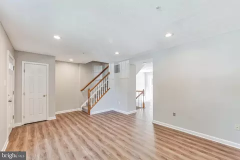 8728 Cresthill Ct, Laurel, MD 20723 photo 5