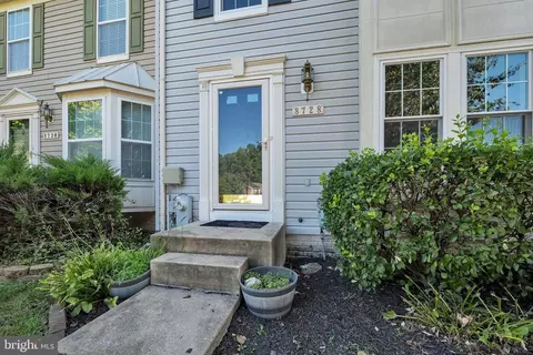 8728 Cresthill Ct, Laurel, MD 20723 photo 3