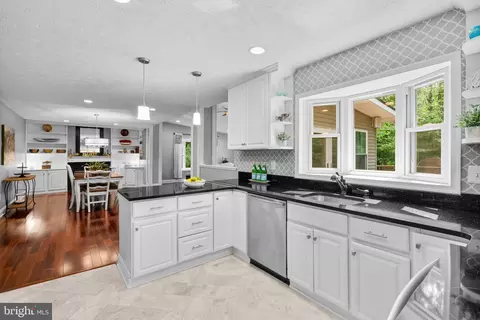 9407 Spring Water Path, Jessup, MD 20794 photo 8