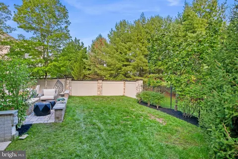 Exterior - 8616 Saddleback Pl, Laurel, MD 20723 photo 9 of 11