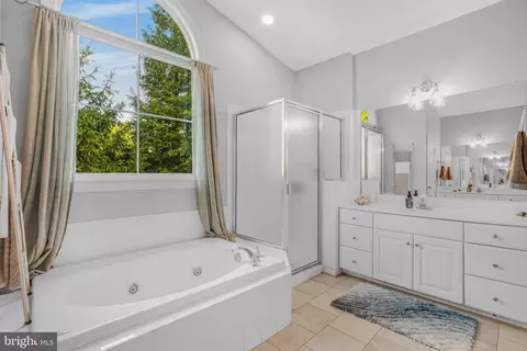 Bath - 8616 Saddleback Pl, Laurel, MD 20723 photo 2 of 6
