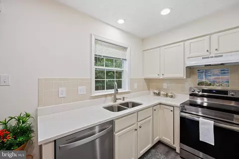 Kitchen - 9603 Park Ave, Laurel, MD 20723 photo 3 of 4
