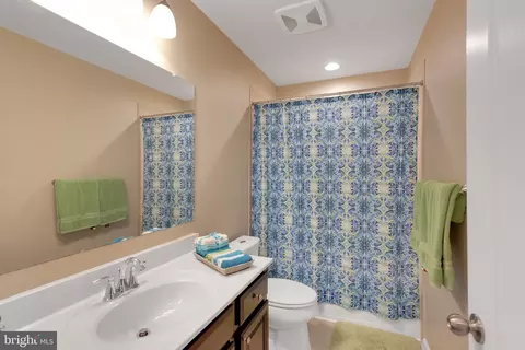 Bath - 7010 Foxton Way, Hanover, MD 21076 photo 3 of 3