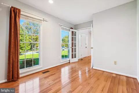 8239 Spring Branch Ct, Laurel, MD 20723 photo 5