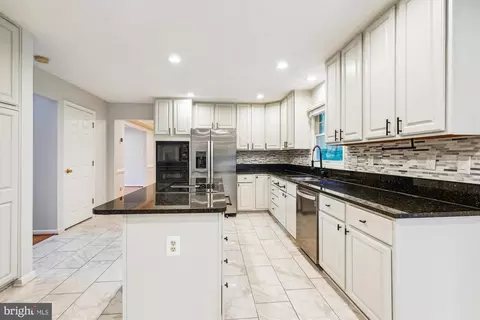 8239 Spring Branch Ct, Laurel, MD 20723 photo 13