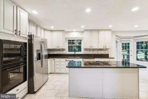 8239 Spring Branch Ct, Laurel, MD 20723 photo 11