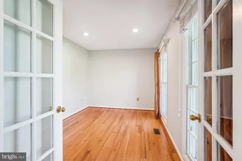 8239 Spring Branch Ct, Laurel, MD 20723 photo 6