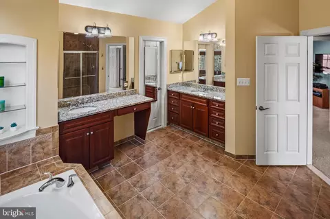 Entry Way - 8859 Deep Water Ln, Laurel, MD 20723 photo 8 of 10