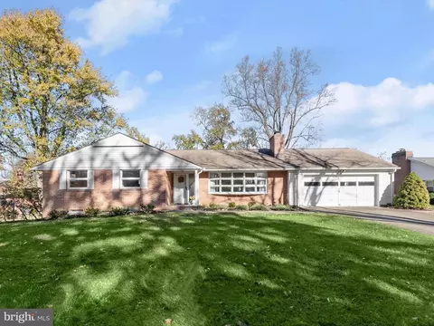 2925 Summit Cir, Ellicott City, MD 21043