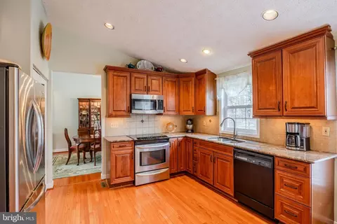 8204 Lapping Brook Ct, Laurel, MD 20723 photo 13
