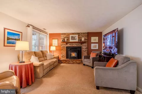 8204 Lapping Brook Ct, Laurel, MD 20723 photo 20