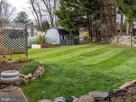 8204 Lapping Brook Ct, Laurel, MD 20723 photo 33