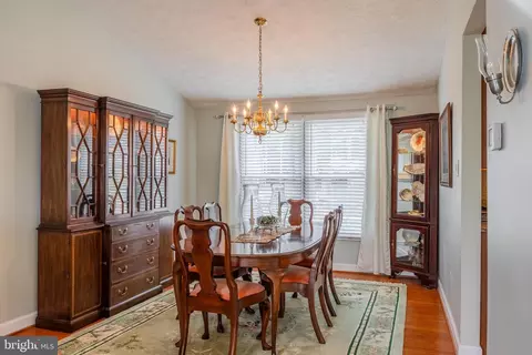 8204 Lapping Brook Ct, Laurel, MD 20723 photo 9