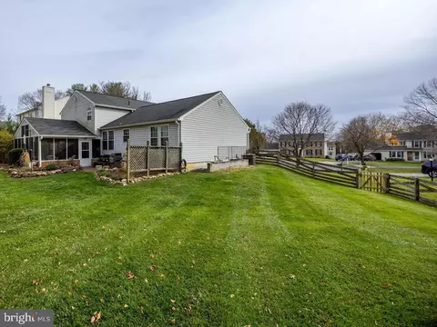 8204 Lapping Brook Ct, Laurel, MD 20723 photo 34