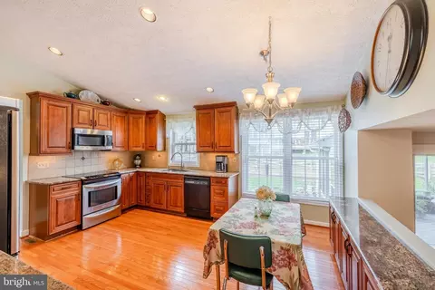 8204 Lapping Brook Ct, Laurel, MD 20723 photo 15