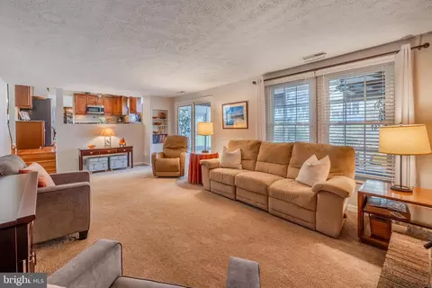 8204 Lapping Brook Ct, Laurel, MD 20723 photo 23