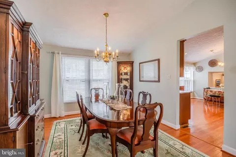 8204 Lapping Brook Ct, Laurel, MD 20723 photo 10