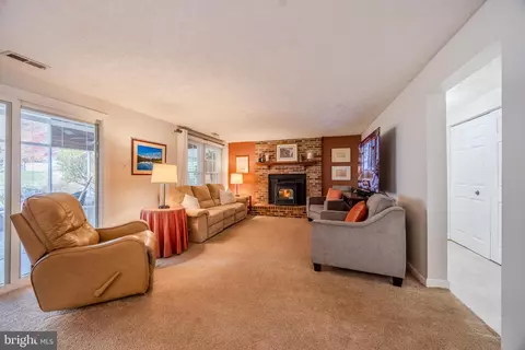 8204 Lapping Brook Ct, Laurel, MD 20723 photo 19