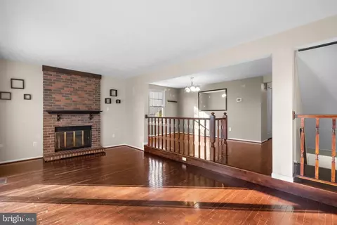 9655 Glendower Ct, Laurel, MD 20723 photo 2