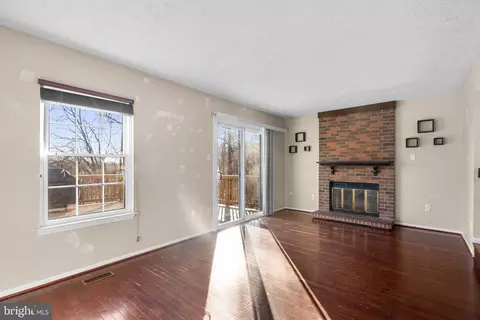 9655 Glendower Ct, Laurel, MD 20723 photo 3