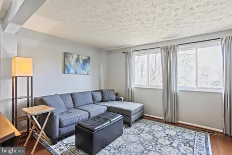 10641 Delfield Ct, Laurel, MD 20723 photo 4