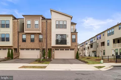 7644 Cross Creek Dr, Columbia, MD 21044