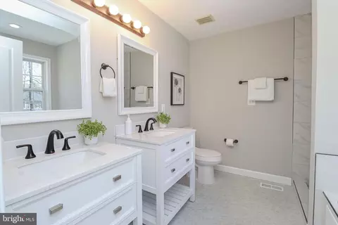 Bath - 9208 Sewall Ave, Laurel, MD 20723 photo 6 of 9