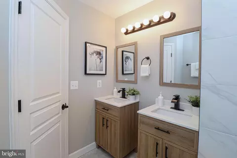 Bath - 9208 Sewall Ave, Laurel, MD 20723 photo 5 of 9
