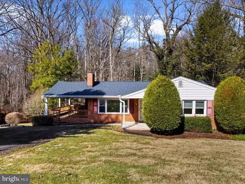 8534 Pineway Dr, Laurel, MD 20723 photo 2