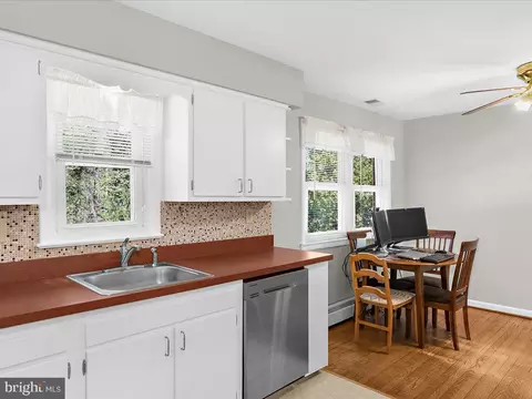 8534 Pineway Dr, Laurel, MD 20723 photo 9