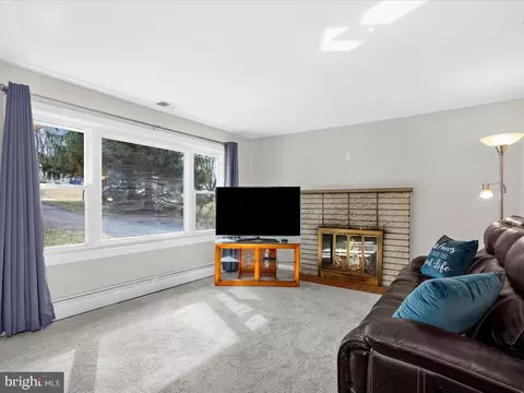 8534 Pineway Dr, Laurel, MD 20723 photo 5