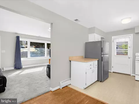 8534 Pineway Dr, Laurel, MD 20723 photo 7