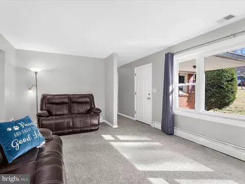 8534 Pineway Dr, Laurel, MD 20723 photo 6