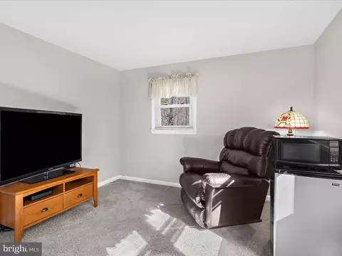 8534 Pineway Dr, Laurel, MD 20723 photo 13