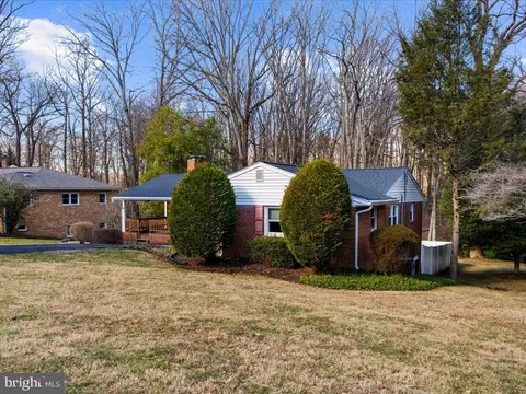 8534 Pineway Dr, Laurel, MD 20723 photo 3