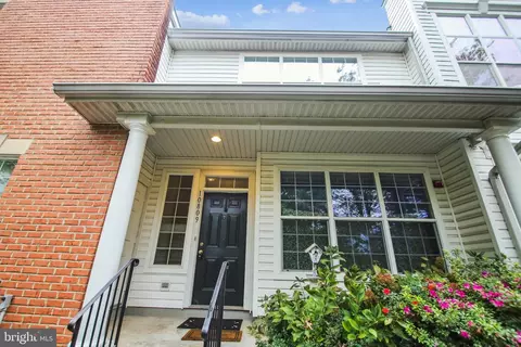 10809 Warfield Pl W #207, Columbia, MD 21044