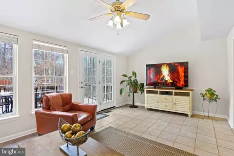 9335 Maxwell Ct, Laurel, MD 20723 photo 12