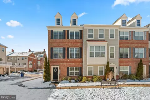 7950 Pettigrew St, Elkridge, MD 21075