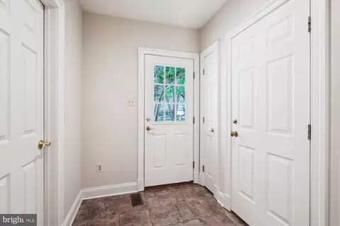 Entry Way - 6445 Sundown Trl, Columbia, MD 21044 photo 5 of 13